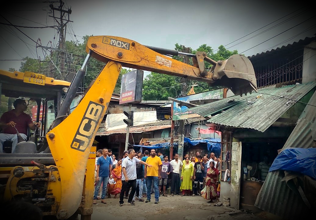 SMC disrupted during anti-encroachment expedition in Siliguri, people angry due to destruction of shops