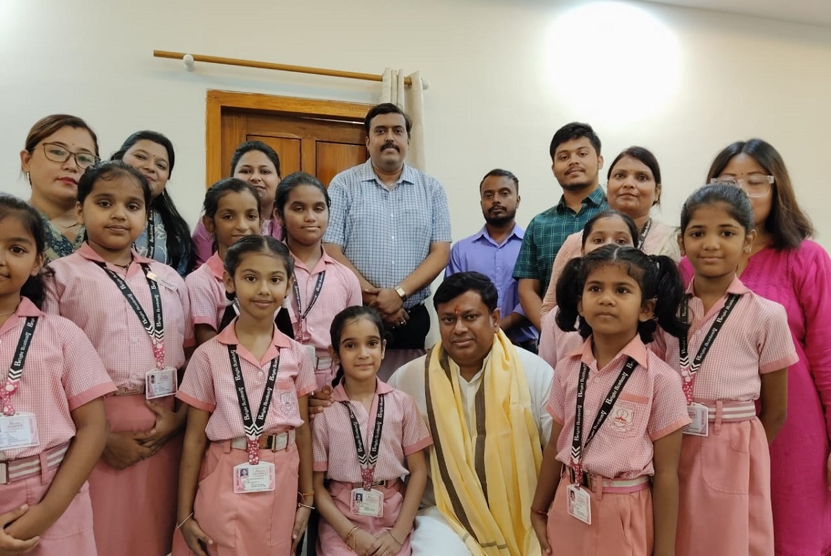 Students tie Rakhis to Hon’ble Minister Dr. Sukanta Majumdar