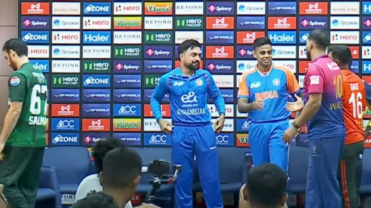 No Handshake, No Words: India-Pakistan Rivalry Reflects in Captain’s Cold Toss Moment
