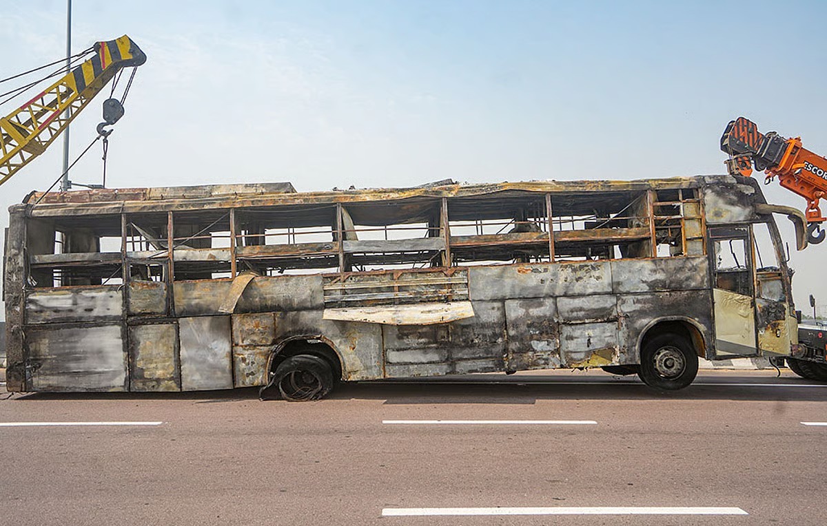 A bus on the Hyderabad-Bengaluru route near Kurnool catches fire, k*lling at least 20 people