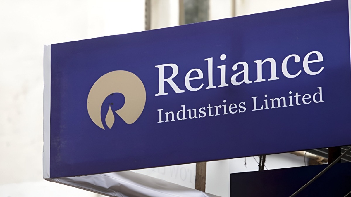 Reliance shares drop 1% from record high!