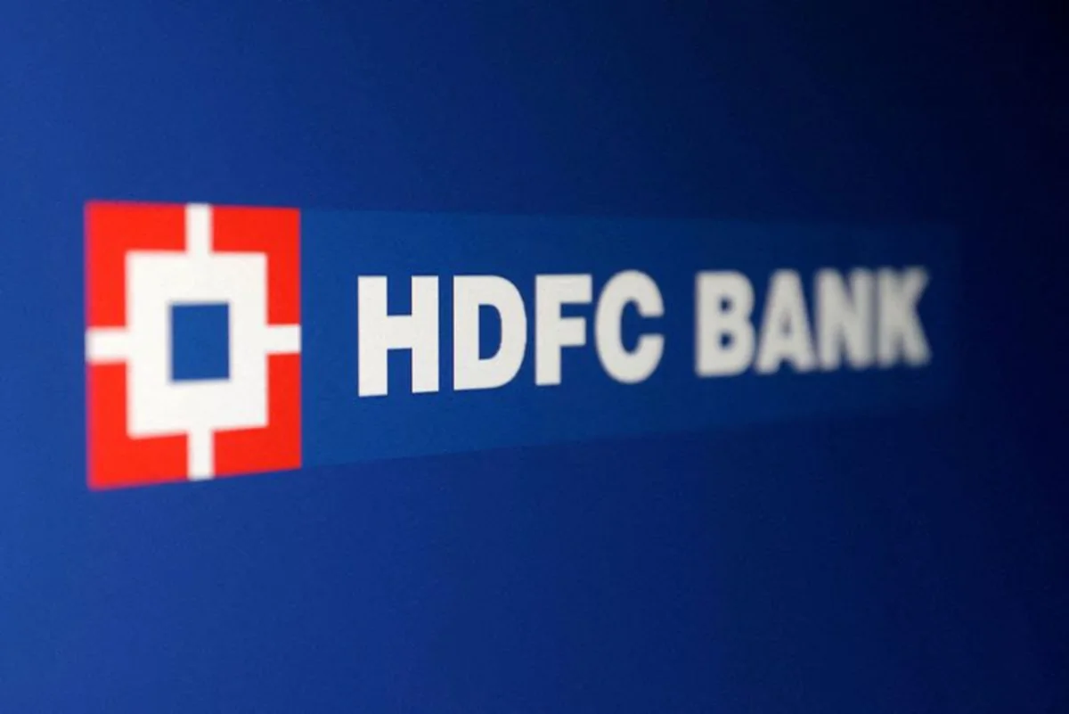 HDFC Bank Stock Tumbles 5.5% as Mixed First-Quarter Earnings Spark Debate Over Long-Term Growth Against Margin Pressures